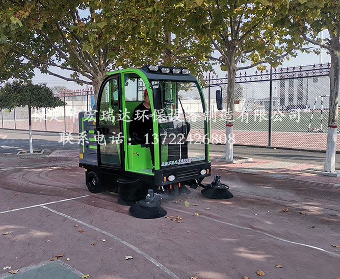 山東淄博第一中學使用保定宏瑞達2150掃地車案例