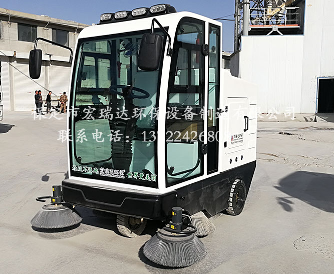 甘肅金昌水泥管廠使用保定宏瑞達2100電動掃地車案例