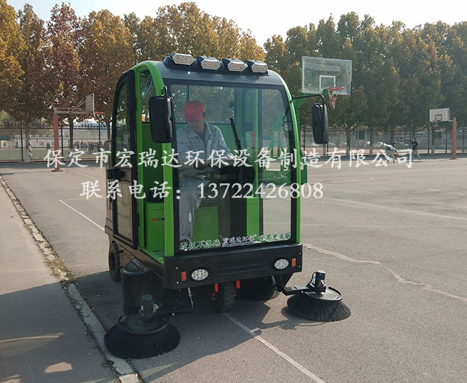 保定宏瑞達2150電動掃地車走進廊坊霸州中學