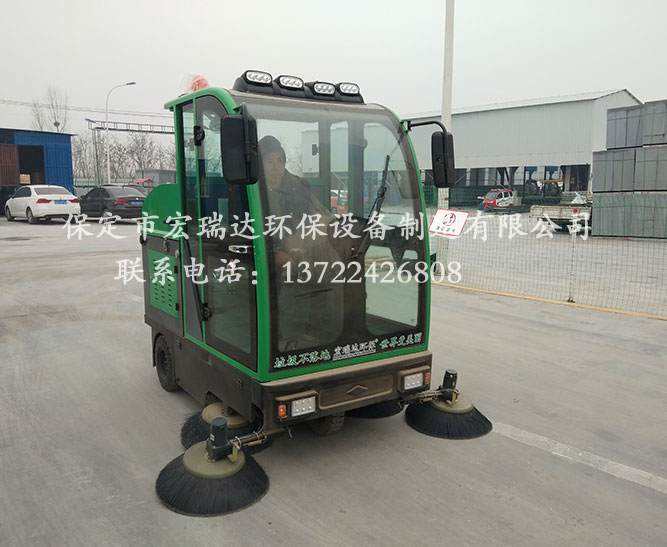 張家口建材廠使用保定宏瑞達駕駛式掃地車案例