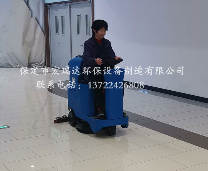 陜西漢中購物廣場使用保定宏瑞達駕駛式洗地機案例 陜西漢中購物廣場使用保定宏瑞達駕駛式洗地機案例