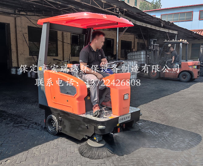 山西煤場(chǎng)使用保定宏瑞達(dá)駕駛式掃地車案例