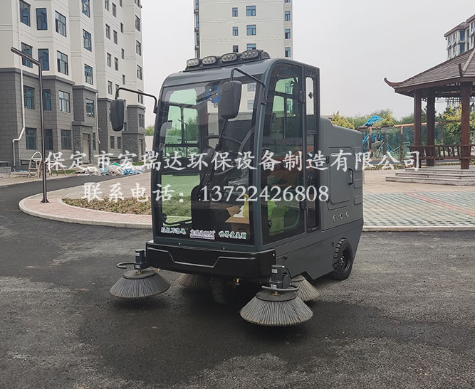 湖南懷化小區(qū)使用保定宏瑞達(dá)雙風(fēng)機(jī)掃地車